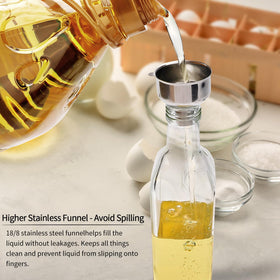 BAKHUK vinegar cruet with pourers provides precise dosing during cooking.