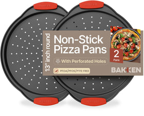 BAKKENMASTER pizza pan round perforated close-up highlights crispy crust potential