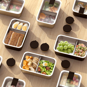 Bakpoco easy-open closure for fast access to meals on the go.
