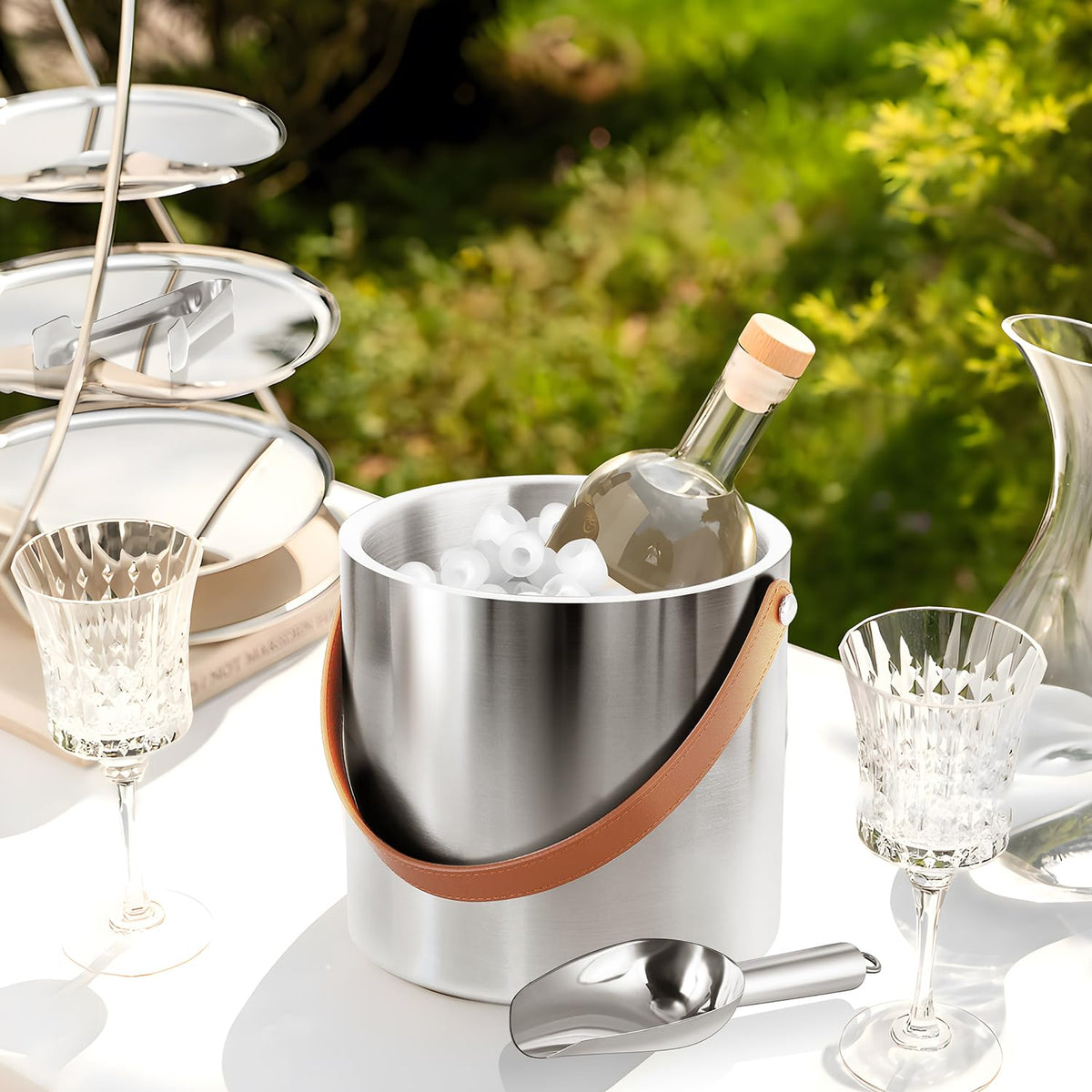 Bakpoco ice bucket tong helps add cubes precisely to cocktails