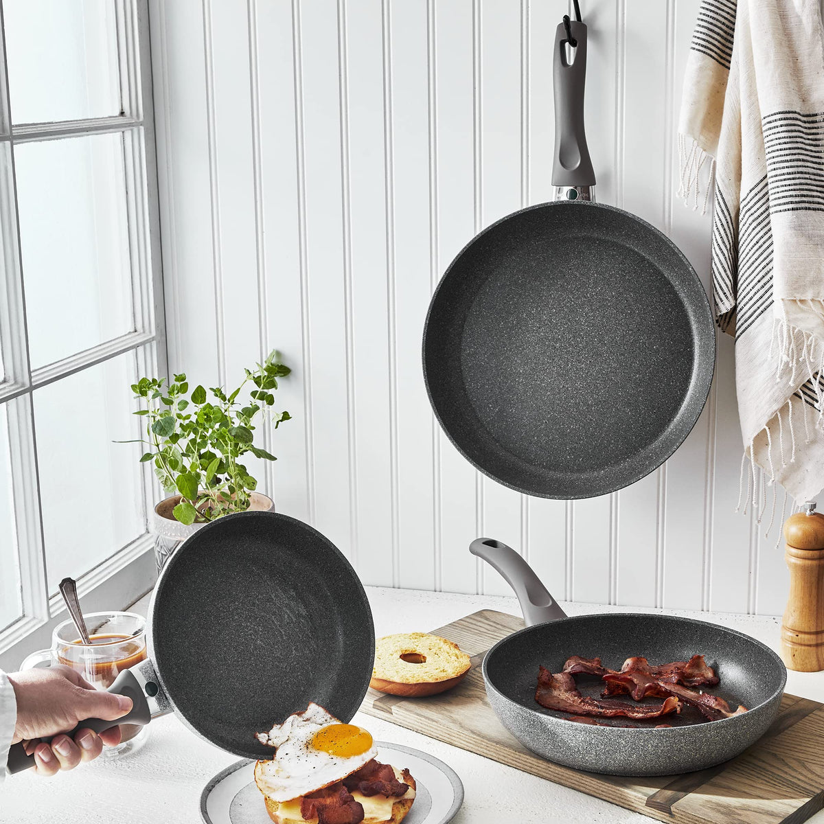 Ballarini Modena 1.5-quart saucepan ideal for sauces and simmering with ceramic coating.