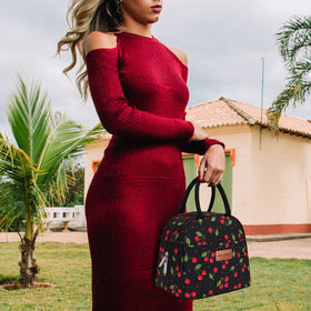 BALORAY lunch bag in-use image shows versatile use for picnics, workouts, and work lunches.