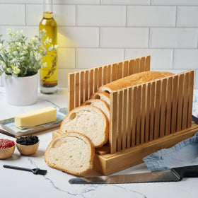 Bambüsi crumb tray serving dish keeps counter tidy while presenting freshly sliced bread.