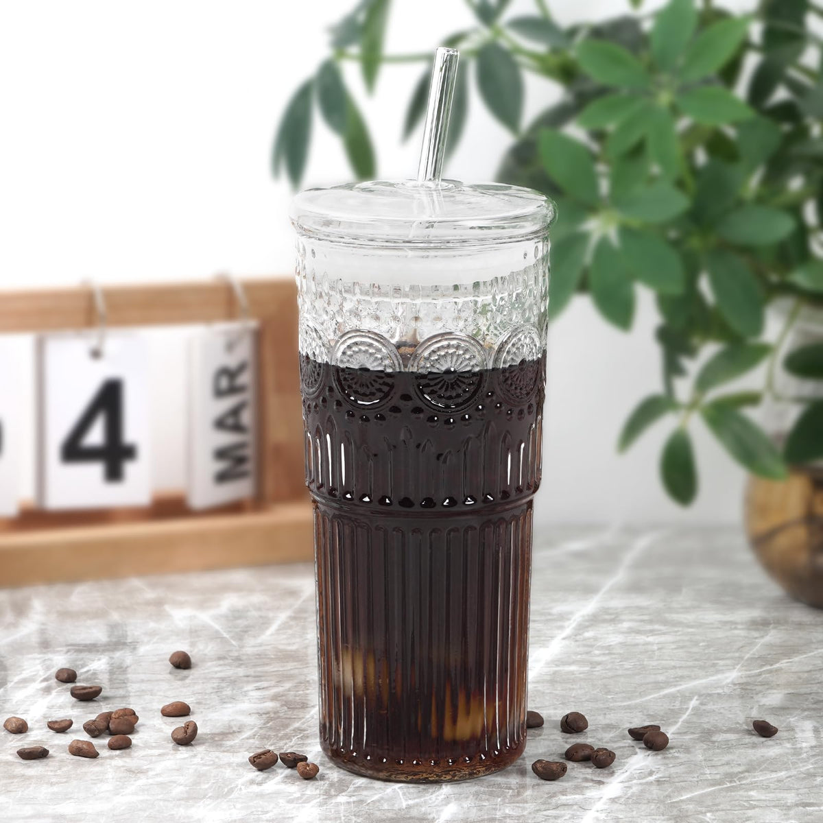 Bandesun glass lid and straw provide airtight use and reuse convenience