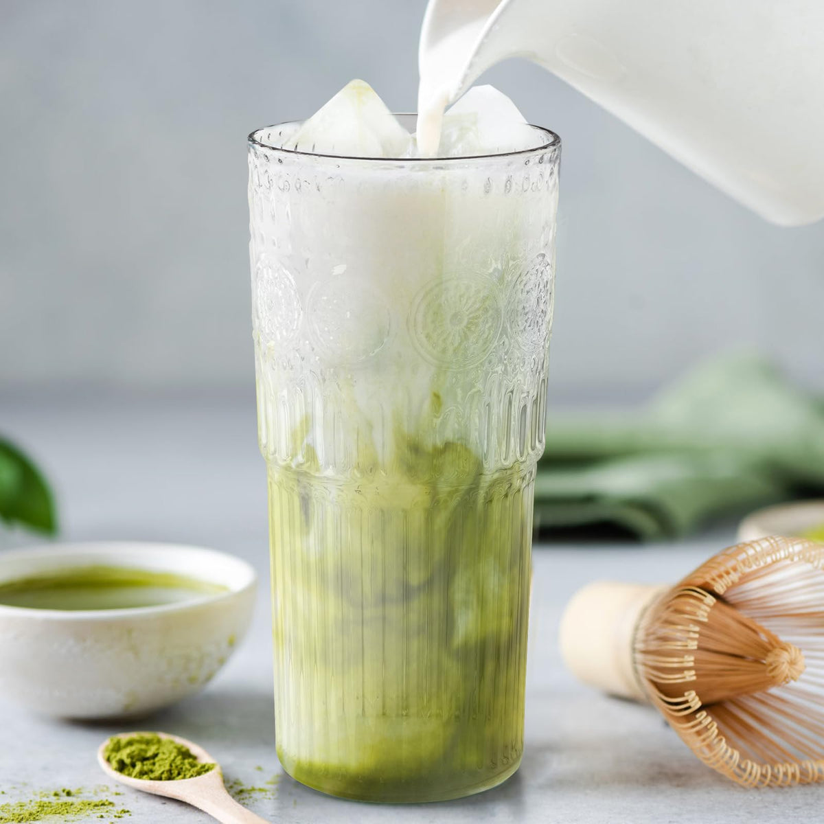 Bandesun borosilicate glass body resists heat and cold for versatile drinks