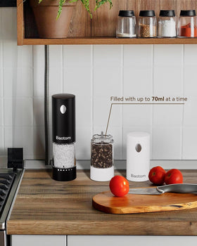 Baotom one-handed operation with LED light for precise seasoning while cooking