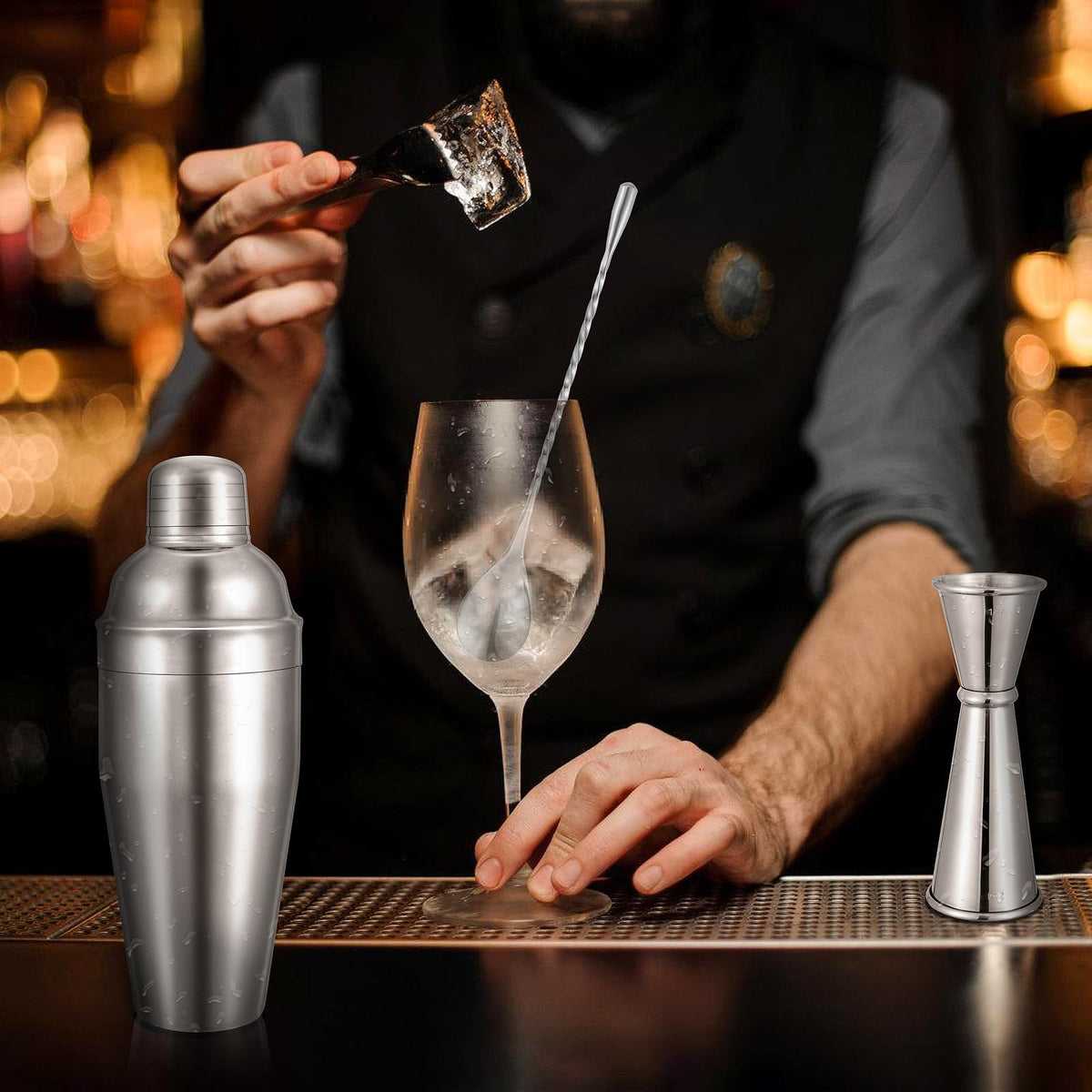 BARsics spiral-pattern handle adds style and steady grip.