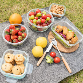 Bayco 970ml round glass container for soups and leftovers.