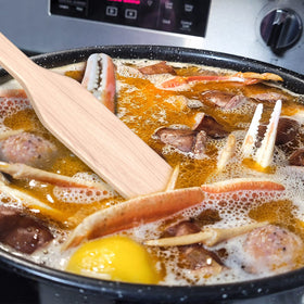 BBQ-PLUS 36-inch paddle length keeping hands safe from splashes during boils