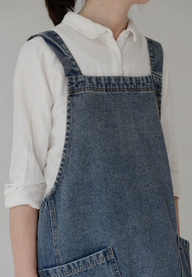 BCHWAY FAMILY denim apron features durable stitching that lasts through many washes.
