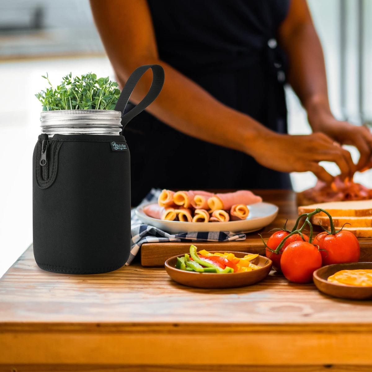 Beautyflier two jars with sleeves offer a bundle-ready insulation option.