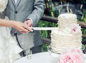BEKESIN silver cake cutting tools suitable for weddings and anniversaries.