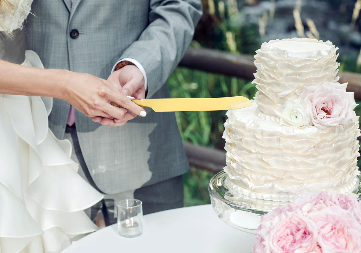 BEKESIN cake knife and server in gold gleam for celebratory moments