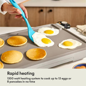 BELLA cool-touch handles for safe movement in busy kitchens