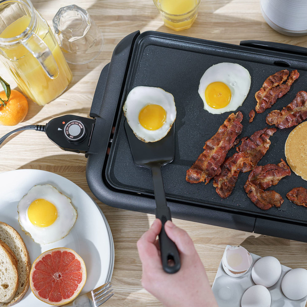 BELLA griddle with dishwasher-safe drip tray for easy cleanup.