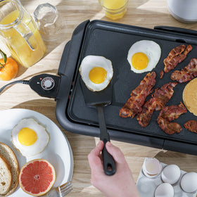 BELLA griddle with dishwasher-safe drip tray for easy cleanup.