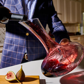 Bella Vino holiday table display adds sophistication to gatherings