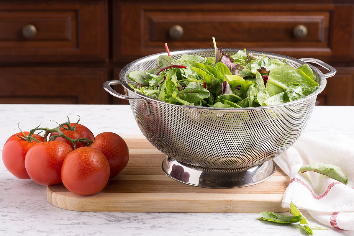 Bellemain micro-hole design strains grains and pasta with minimal splash.