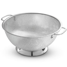 Bellemain 5 Qt colander top view with sturdy handles for easy draining