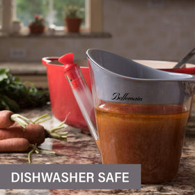 Bellemain fat separator with stopper blocks the spout, keeping fat out of your pour