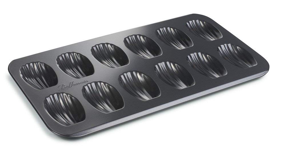 Bellemain pan delivers even heating across all wells for uniform browning.