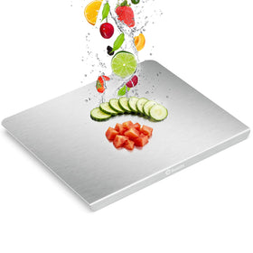 Belothi lip-edge cutting board keeps juices contained during prep.