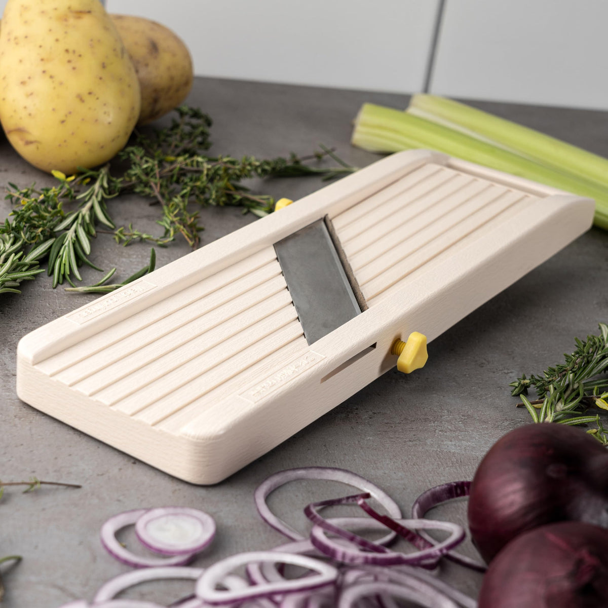 Benriner interchangeable blades offer fine to coarse julienne options.