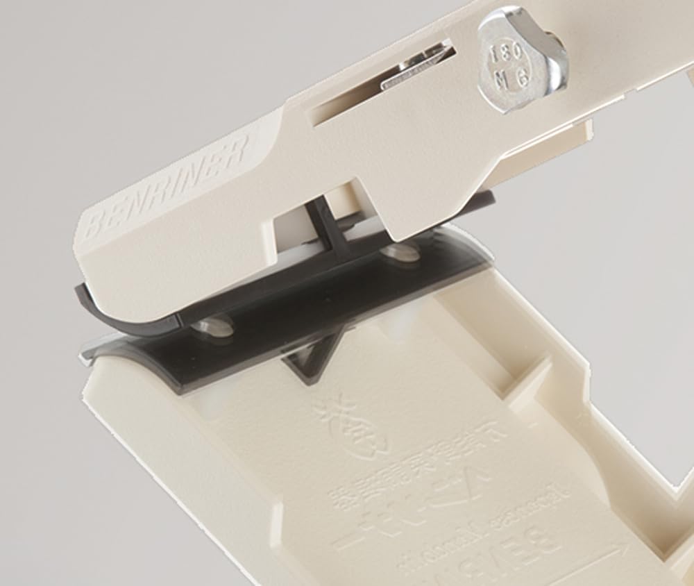 Benriner beige mandoline blades – fine tooth for delicate slicing.
