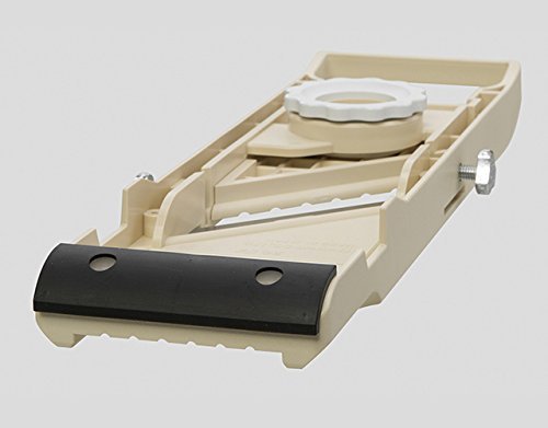 Benriner No. 64 easy-clean disassembly simplifies cleanup.
