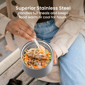 Bentgo insulated container lid demonstrates a leak-proof seal for travel.