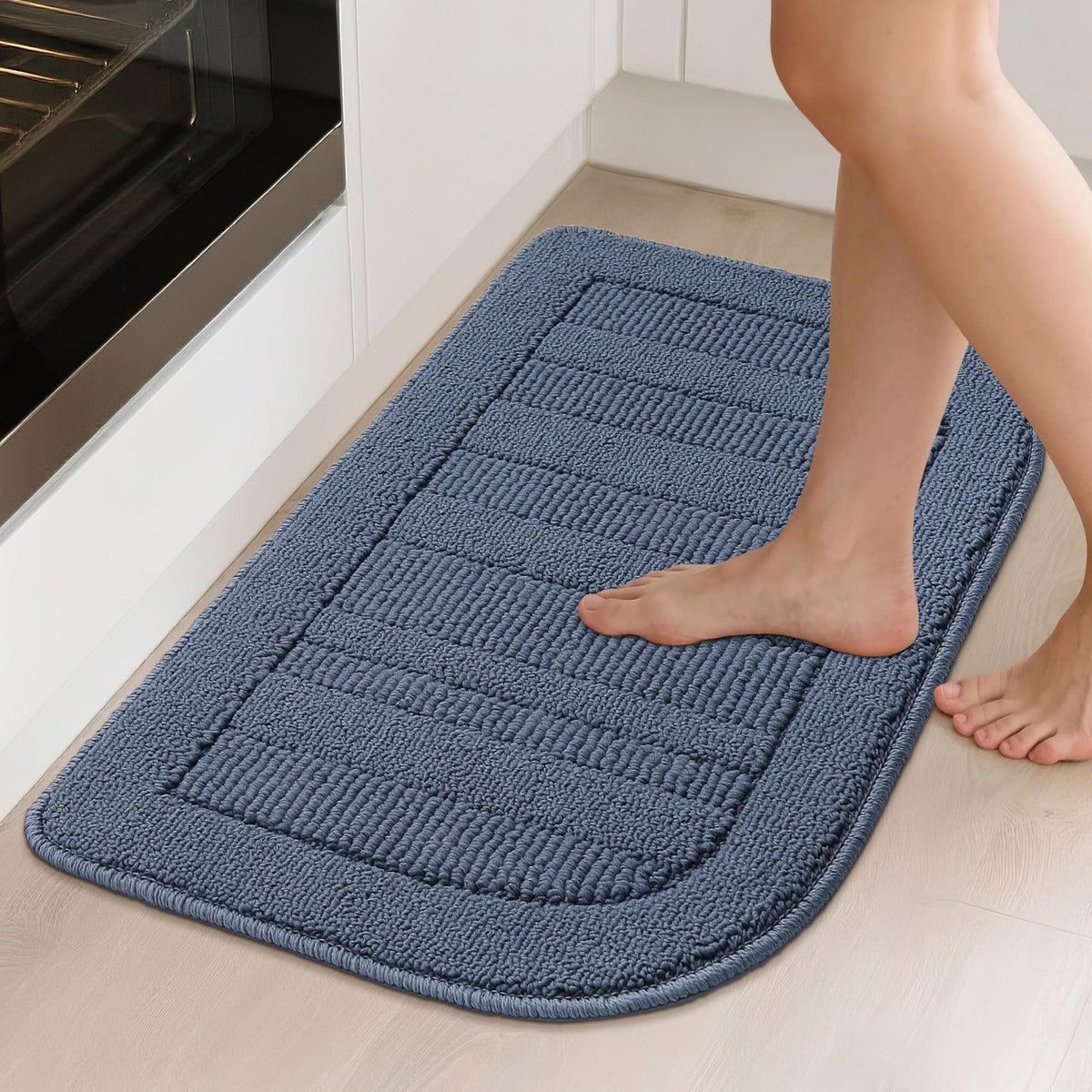 BEQHAUSE absorbent polypropylene mat soaks spills quickly, keeping floors drier