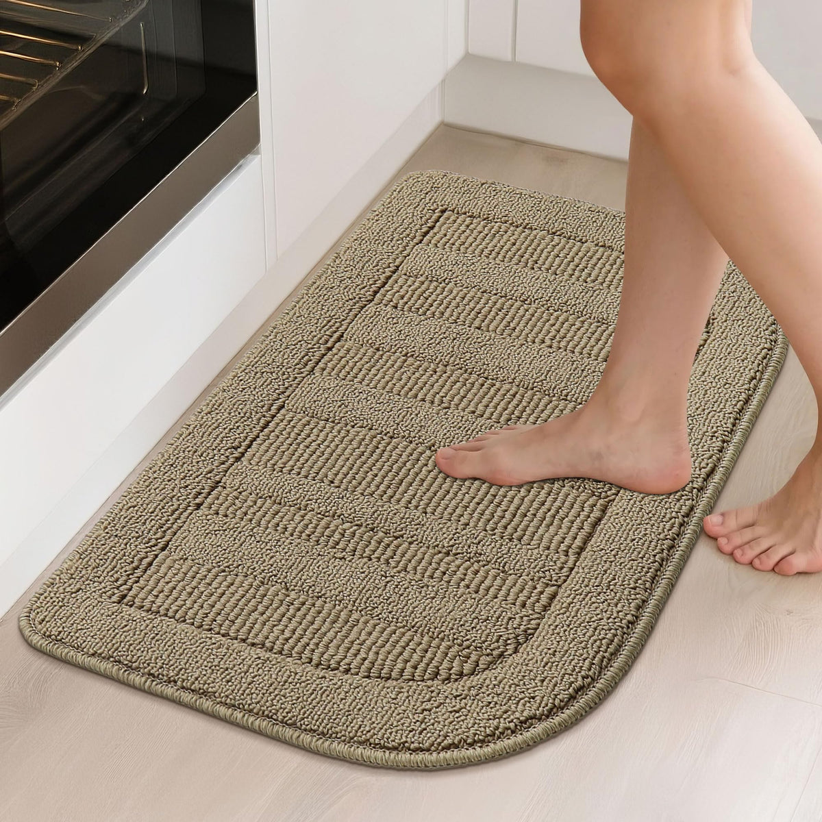BEQHAUSE non-slip kitchen mat showcasing durable, stain-resistant surface for everyday use.