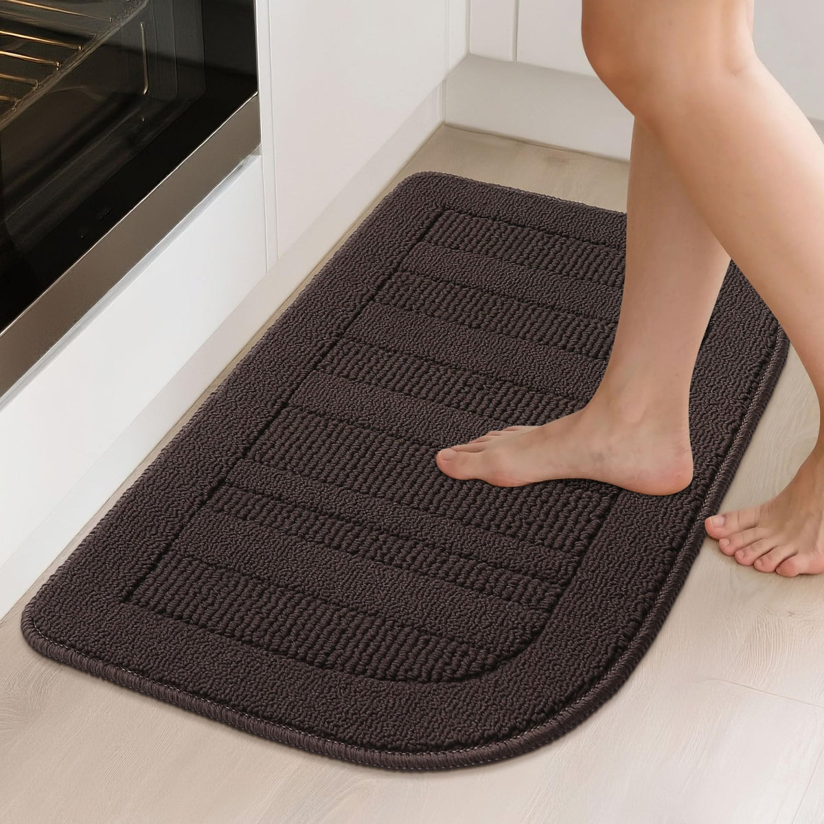 BEQHAUSE kitchen mat with stain-resistant fibers for easy cleanup