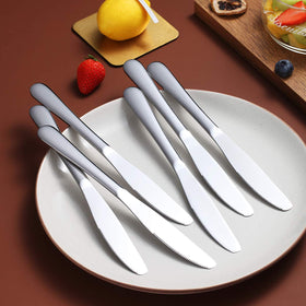 Berglander dinner knife features a smooth edge and comfortable grip
