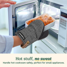 Ambidextrous design of Best Brands Cuisinart Heritage Mini Oven Mitts for comfortable use.