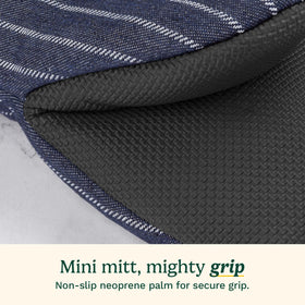 Best Brands Cuisinart Heritage mini oven mitts cotton filling adds comfort and extra protection.