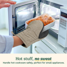 Best Brands Cuisinart mini oven mitts ambidextrous design enables versatile left or right-handed use.