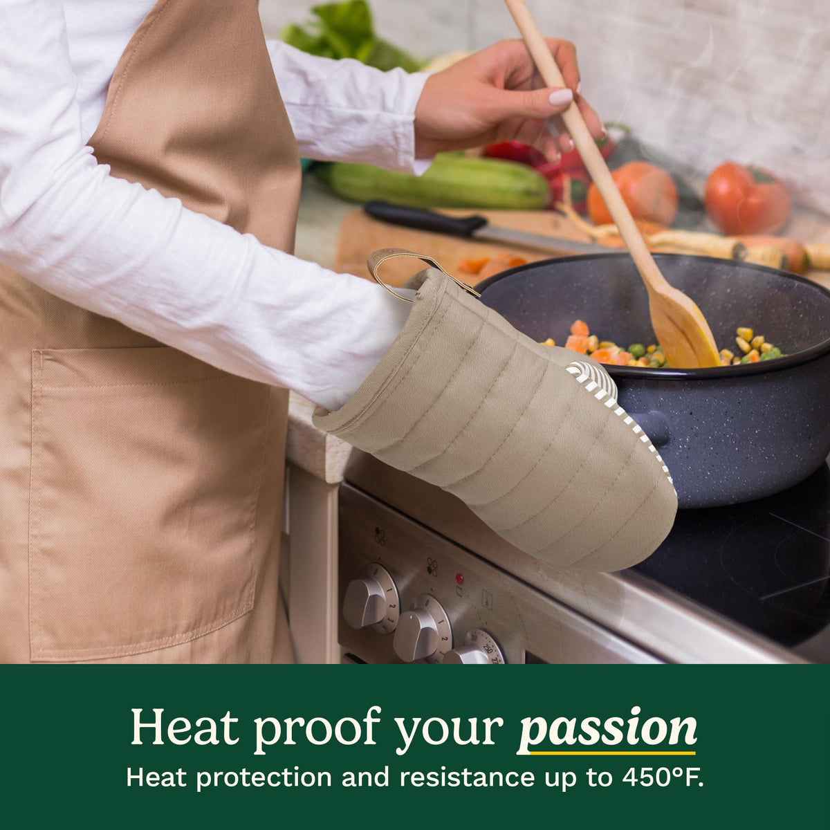 Ambidextrous design of Best Brands Cuisinart mitts supports flexible use for both hands.