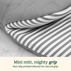 Best Brands Cuisinart mini oven mitts feature cotton filling for comfortable handling.