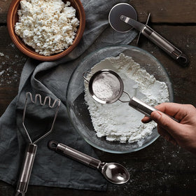 BestZMWK built-in grater, scissors, and pizza cutter for quick prep