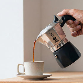 Bialetti Brikka ergonomic-handle ensures comfortable use during everyday brewing.