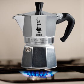 Bialetti Moka Express ergonomic handle for comfortable grip during brewing