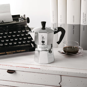 Bialetti Moka Express ergonomic handle for comfortable pouring and control.