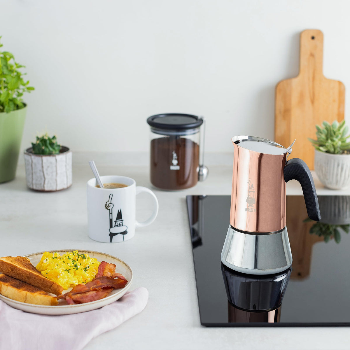 Bialetti Venus 18-10 stainless steel body emphasizes durability and even heat distribution.