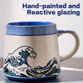 BICETTO Great Wave mug side view emphasizes ergonomic handle.