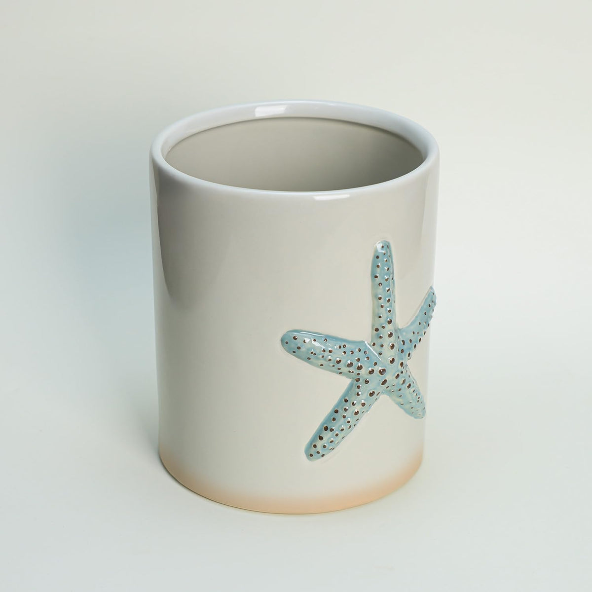 Bicuzat starfish-embossed ceramic crock ideal for storing ladles and tongs