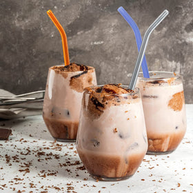 BIEOFFEI colored glass straws enhance drink visuals and reduce plastic waste.