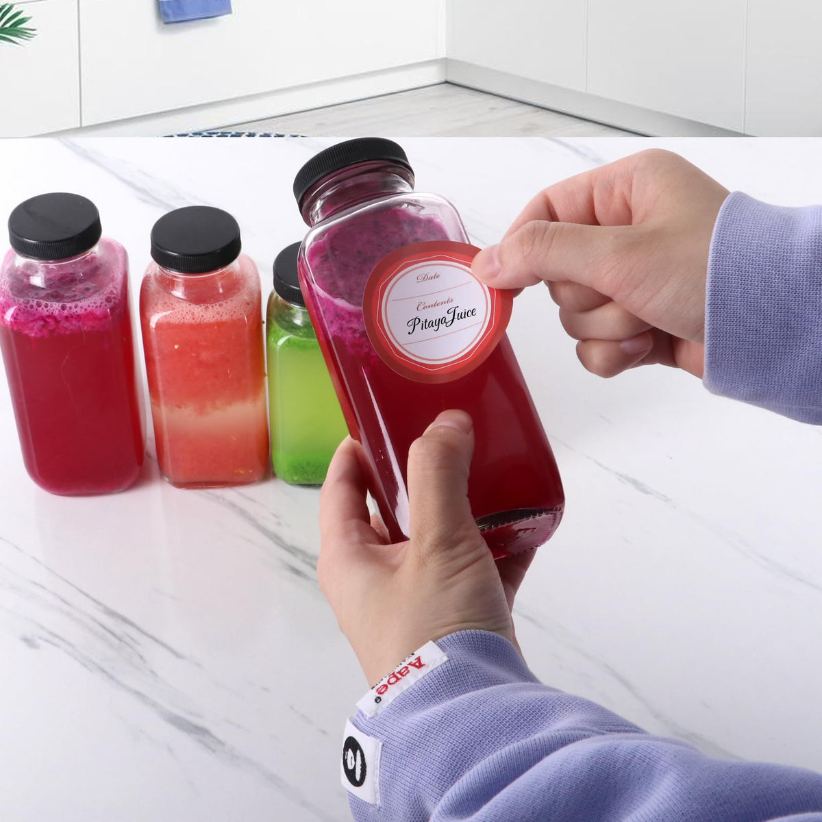 BIGIVACA glass bottle with smooth interior eases dishwasher cleaning.