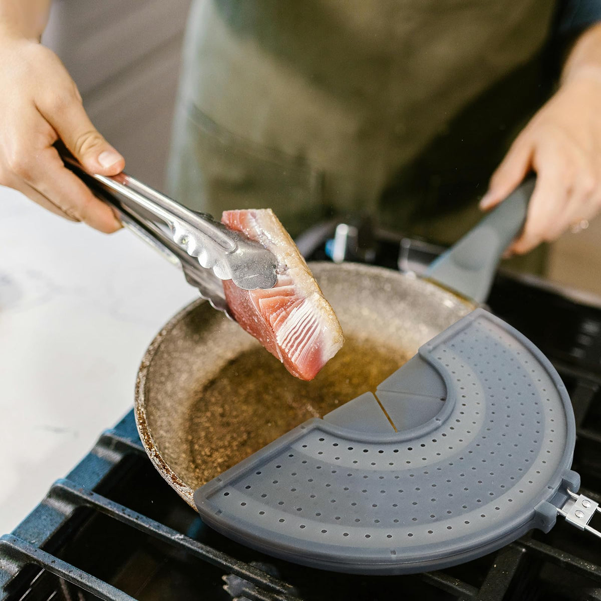 BIGOWL fits 10–13 inch pans for versatile kitchen use