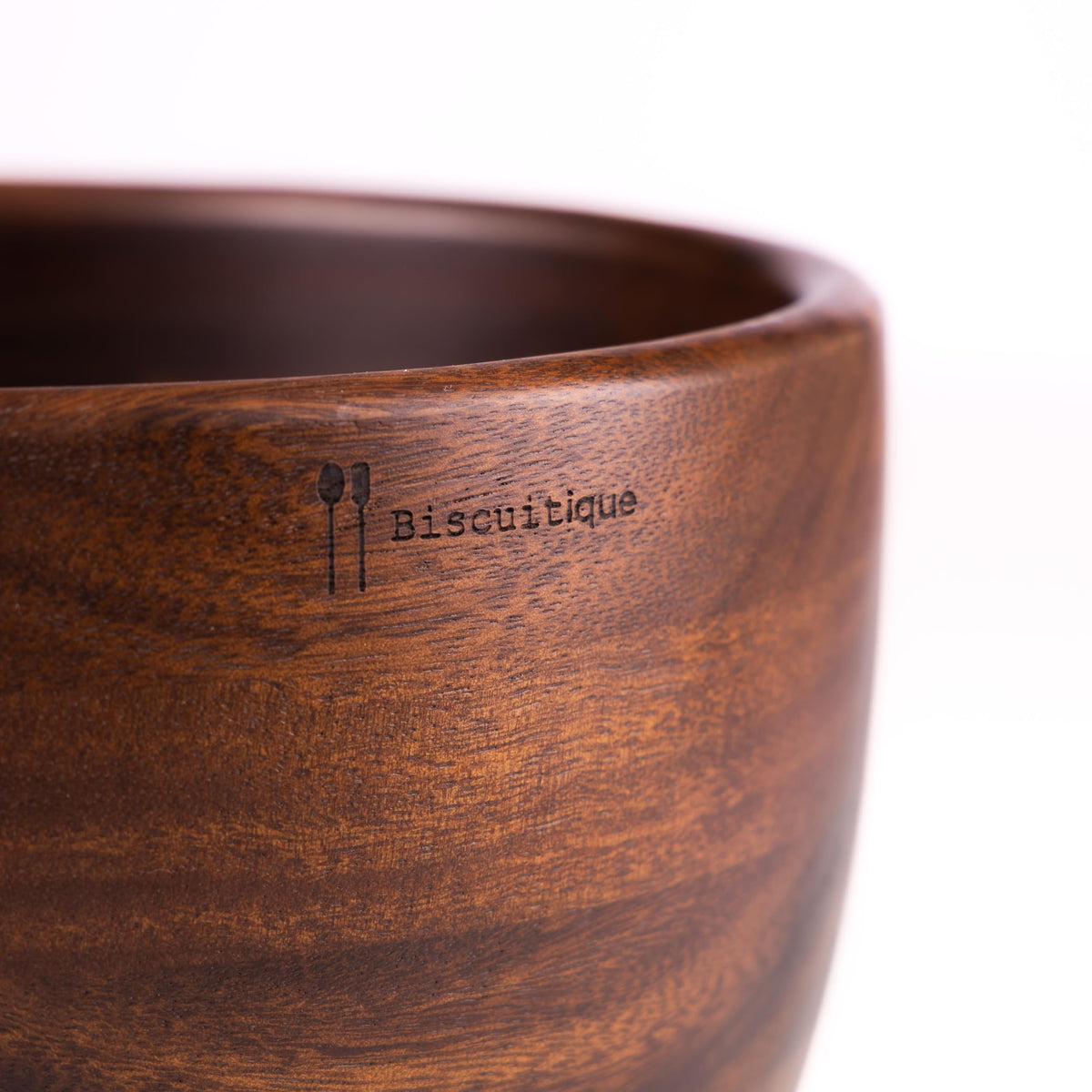 Biscuitique walnut bowl close-up shows rich wood grain and premium craftsmanship.